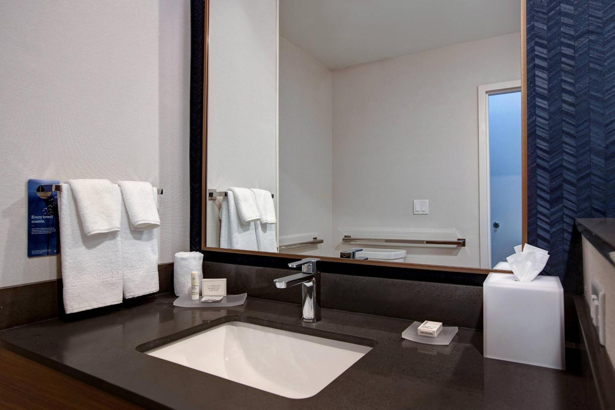 Hotel Fairfield & By Marriott Chicago