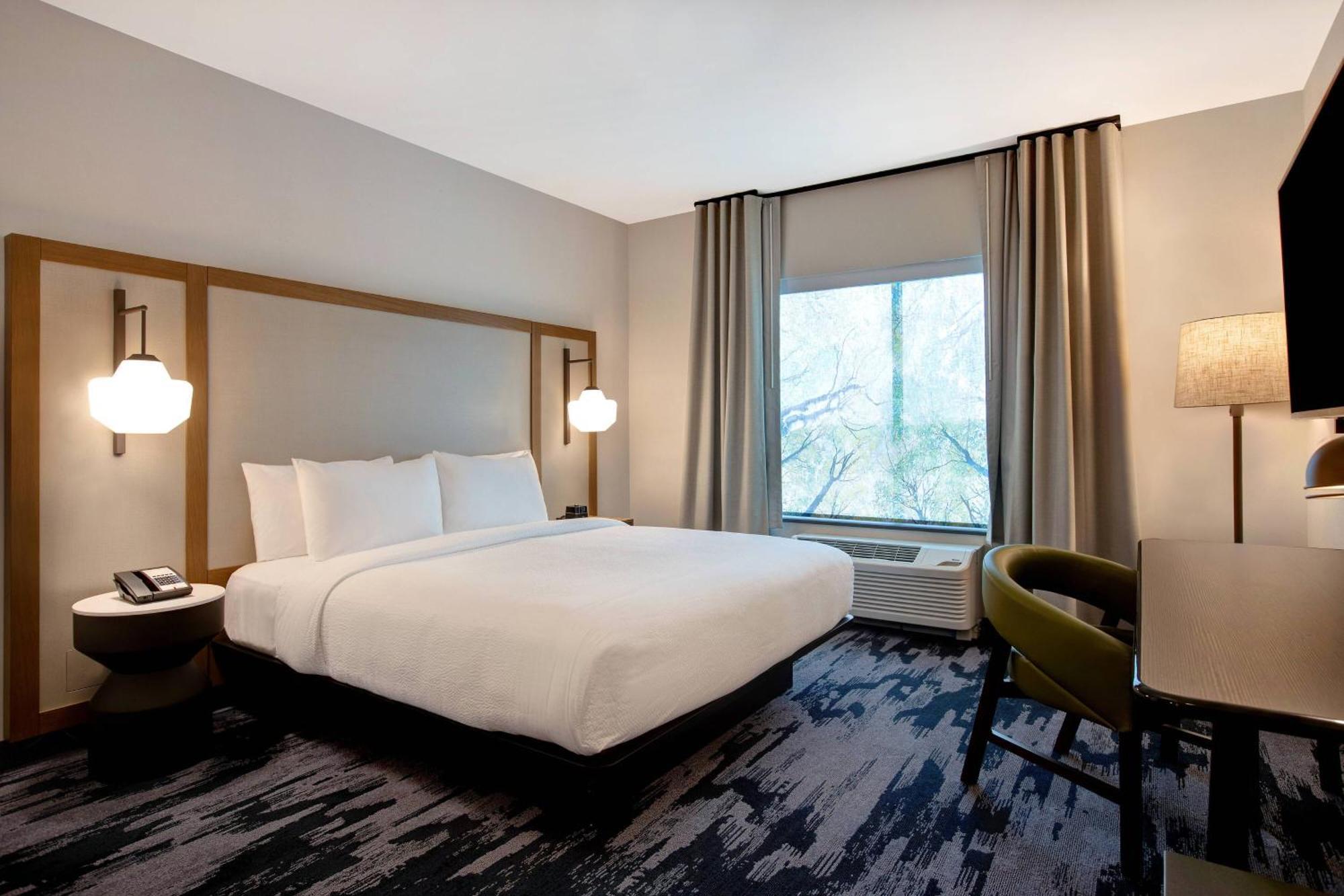 Hotel Fairfield & By Marriott Chicago